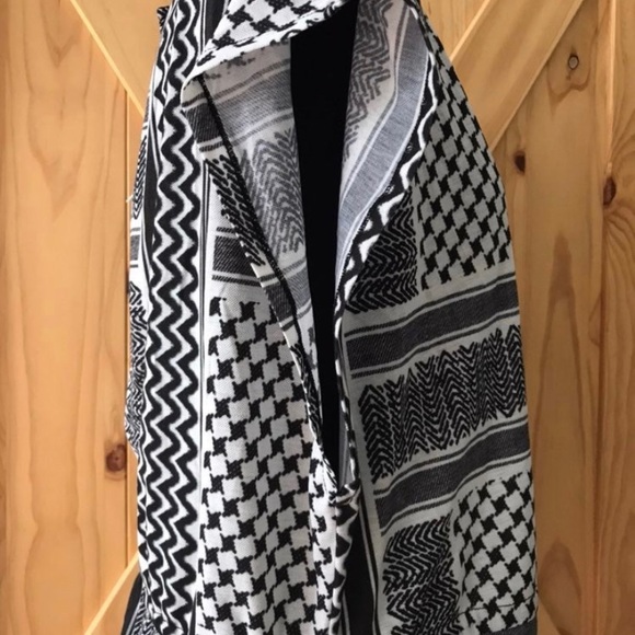 NEW Womens Zara Trafaluc Shorts Romper With Open Slit Back Size Small - Picture 4 of 14